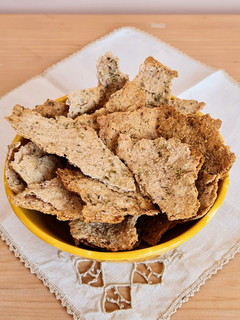 Una foto de Crocantes de avena y chía 🥣 Galletas rústicas de harina de avena con semillas 🥣 Veganas
