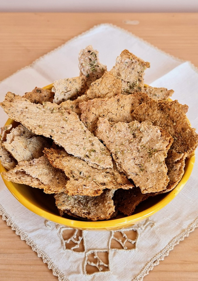 Una foto de Crocantes de avena y chía 🥣 Galletas rústicas de harina de avena con semillas 🥣 Veganas