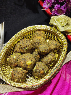 A picture of Wheat flour seeds and nuts Ladoo with leftover ghee residue.