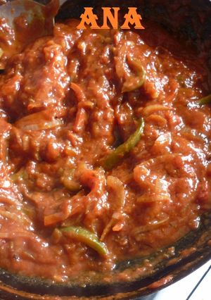 Una foto de Salsa para cubrir las pizzas