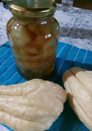 Una foto de Papas del aire (chayote) en almíbar