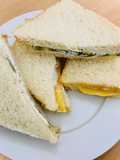 Kiwi, mango cheese bread sandwich 🥪