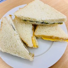 A picture of Kiwi, mango cheese bread sandwich 🥪.