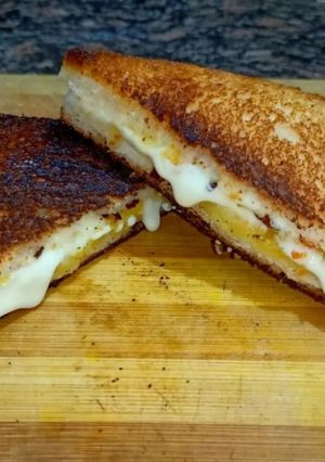 A picture of Grilled Cheese Sandwich 📌.
