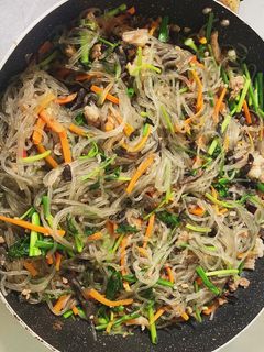 Hình của món Miến trộn thịt heo rau củ.