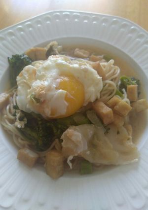 Una foto de Sopa al estilo oriental
