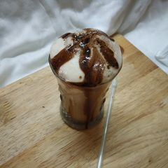 A picture of Chocolate lassi.
