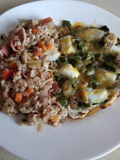 Una foto de Arroz integral con verduras salteadas
