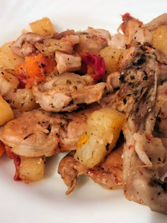 Una foto de Guiso de lomos de conejo con patatas