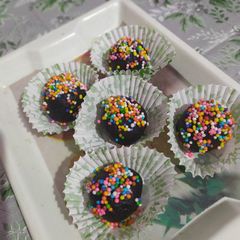 A picture of Oreo Cake pops.