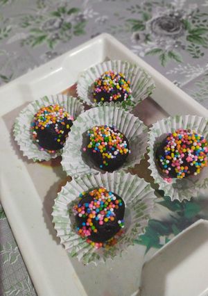 A picture of Oreo Cake pops.