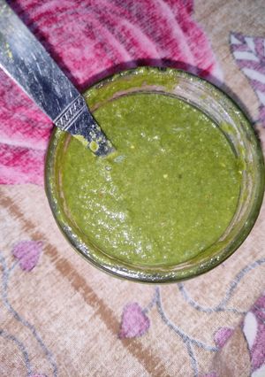 हरे धनिए की चटनी(hare dhaniye ki chatni recipe in hindi) रेसिपी मुख्य फोटो