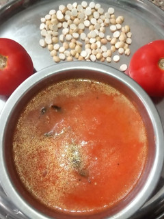 தக்காளி பொட்டுக்கடலை சட்னி (Thakkaali pottukadalai chutney recipe in tamil) செய்முறை முக்கிய புகைப்படம்