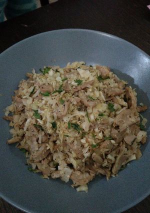A picture of Stir fry cabbage rice.