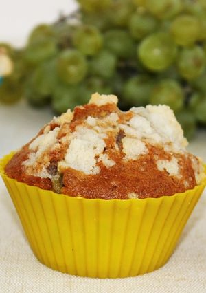 Szőlős muffin ropogós morzsával recept fotója