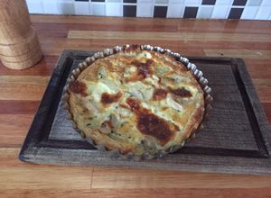 Una foto de Tarta de champiñones, cebolla y queso