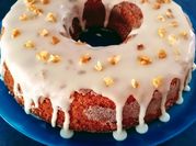 Una foto de budin de zanahoria y nueces