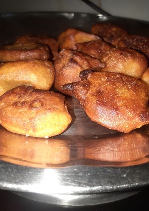 मीठे गुलगुले(Meethe gulgule recipe in Hindi) रेसिपी मुख्य फोटो