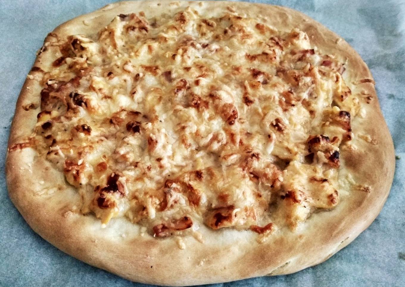 Pizza de pollo carbonara