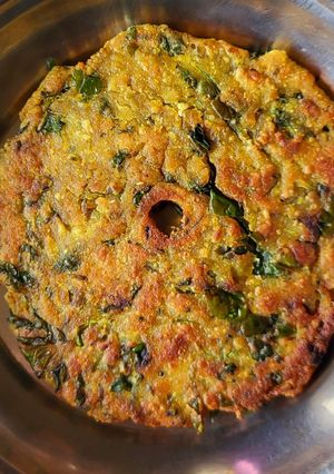 A picture of Leftover khichdi thalipeeth.