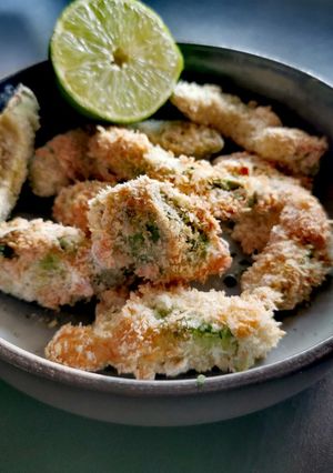 Une photo de Avocats panés à la chapelure panko à l'Airfryer