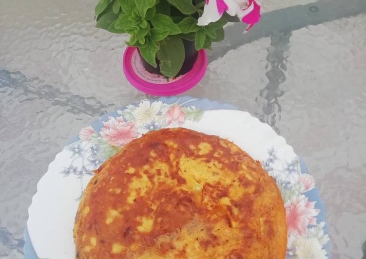 Tortilla de jamón, chorizo y queso