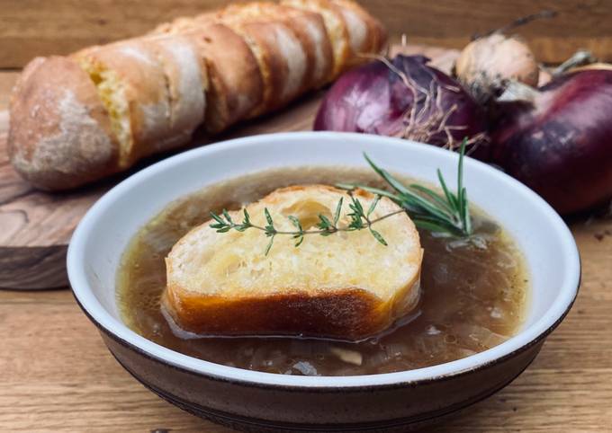 Recipe of Favorite Vegan French Onion Soup 🌱 (&amp; vegan garlic bread 🥖)