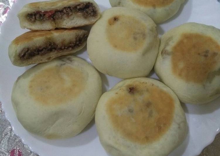 خبز بطبوط المغربي معمر باللحم