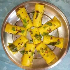 A picture of Khandavi (Besan roll).