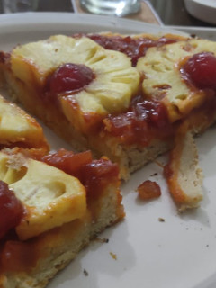 Una foto de Pizza vegana de ananá con polvo de hornear
