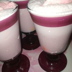 A picture of Strawberry Shake.