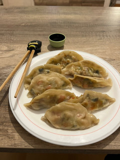 Una foto de Gyozas de carne y verdura