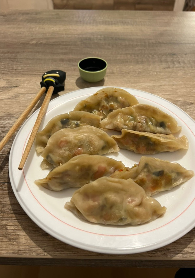 Una foto de Gyozas de carne y verdura