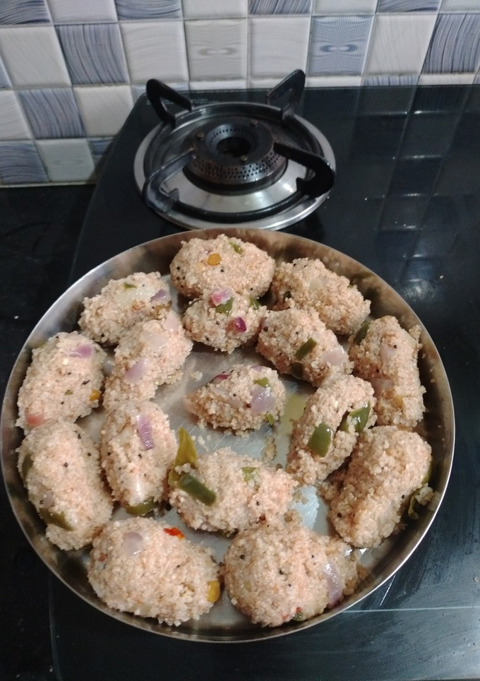 * வெஜ் சம்பா ரவை, கொழுக்கட்டை*(wheat rava veg kolukattai recipe in tamil) செய்முறை முக்கிய புகைப்படம்