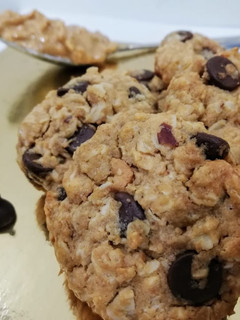 A picture of Oats and Chocolate chip Cookies...😄.