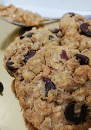 A picture of Oats and Chocolate chip Cookies...😄.