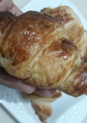 صورة لوصفة كرواصون المحترفين مثل المحلات 🥐🥐🥐🥐😘😘😘