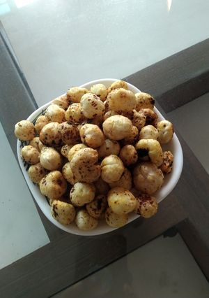 મખાના મસાલા(Masala makhana recipe in Gujarati) રેસીપી મુખ્ય ફોટો
