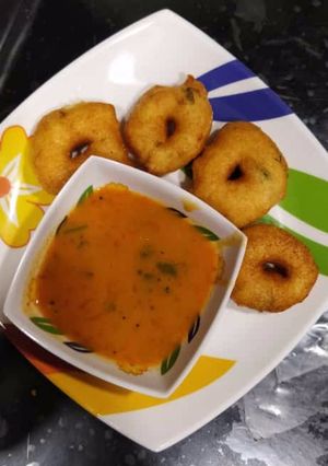 રવાના ઇન્સ્ટન્ટ મેંદુ વડા(rava instant meduvada recipe in gujarati) રેસીપી મુખ્ય ફોટો