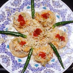 A picture of Chilli Cheese Sev puri.