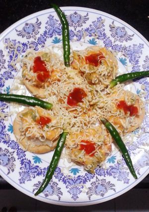 A picture of Chilli Cheese Sev puri.