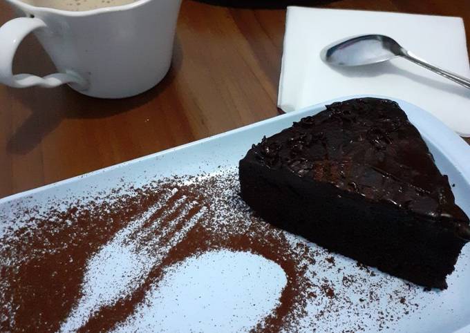 Resep: Super Moist Chocolate Cake with Glaze (no mixer no oven) Yang Sederhana