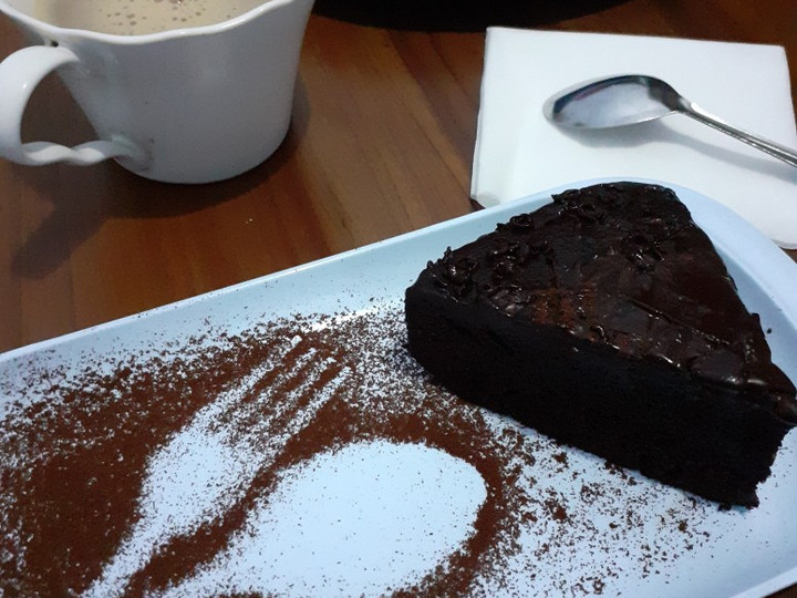Resep: Super Moist Chocolate Cake with Glaze (no mixer no oven) Yang Sederhana