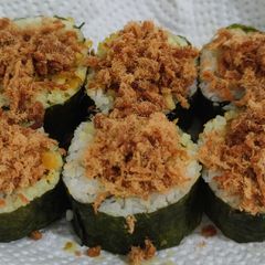 A picture of Pork floss shrimp roll.