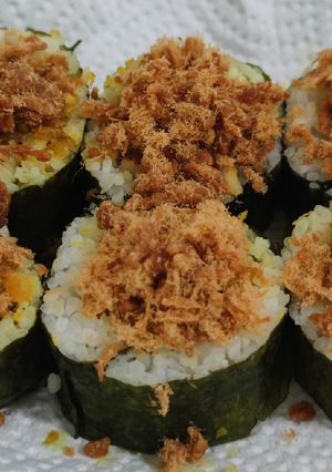 A picture of Pork floss shrimp roll.