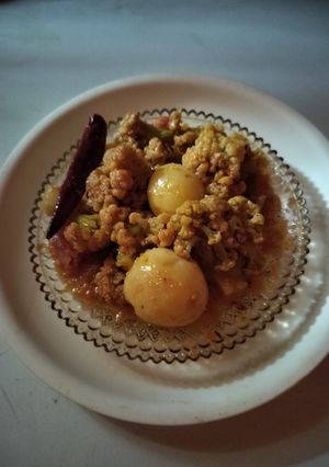 A picture of Cauliflower potato curry.