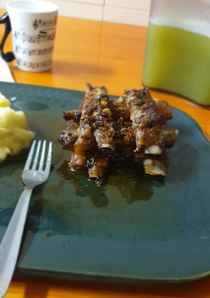 Una foto de Costillas ibéricas con puré