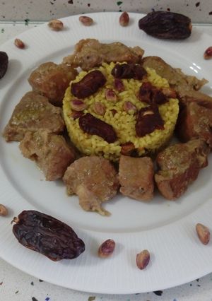 Foto principal de Cordero estofado con miel y arroz salteado con dátiles y pistachos