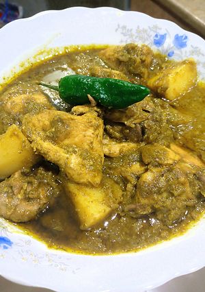 A picture of Hara masala chicken.