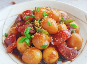 Hình của món 🔸️TRỨNG CÚT & LẠP XƯỞNG OM XÌ DẦU.